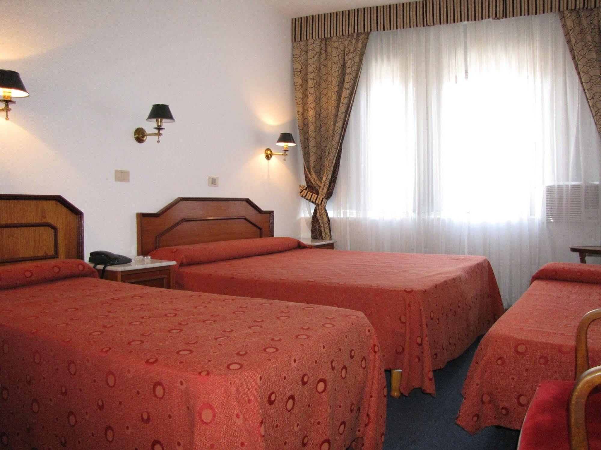 Hotel Tres Sargentos Buenos Aires Bagian luar foto