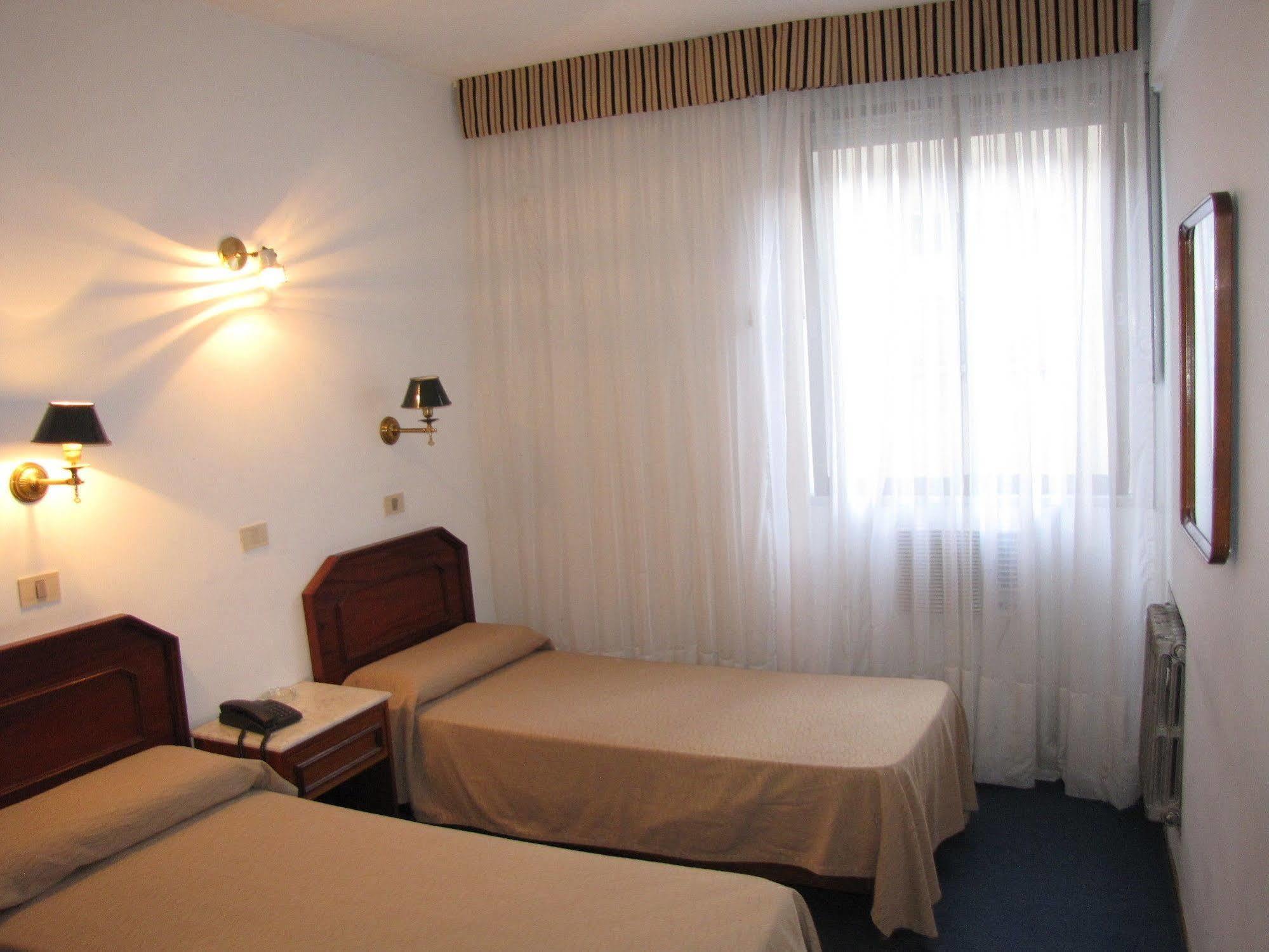 Hotel Tres Sargentos Buenos Aires Bagian luar foto