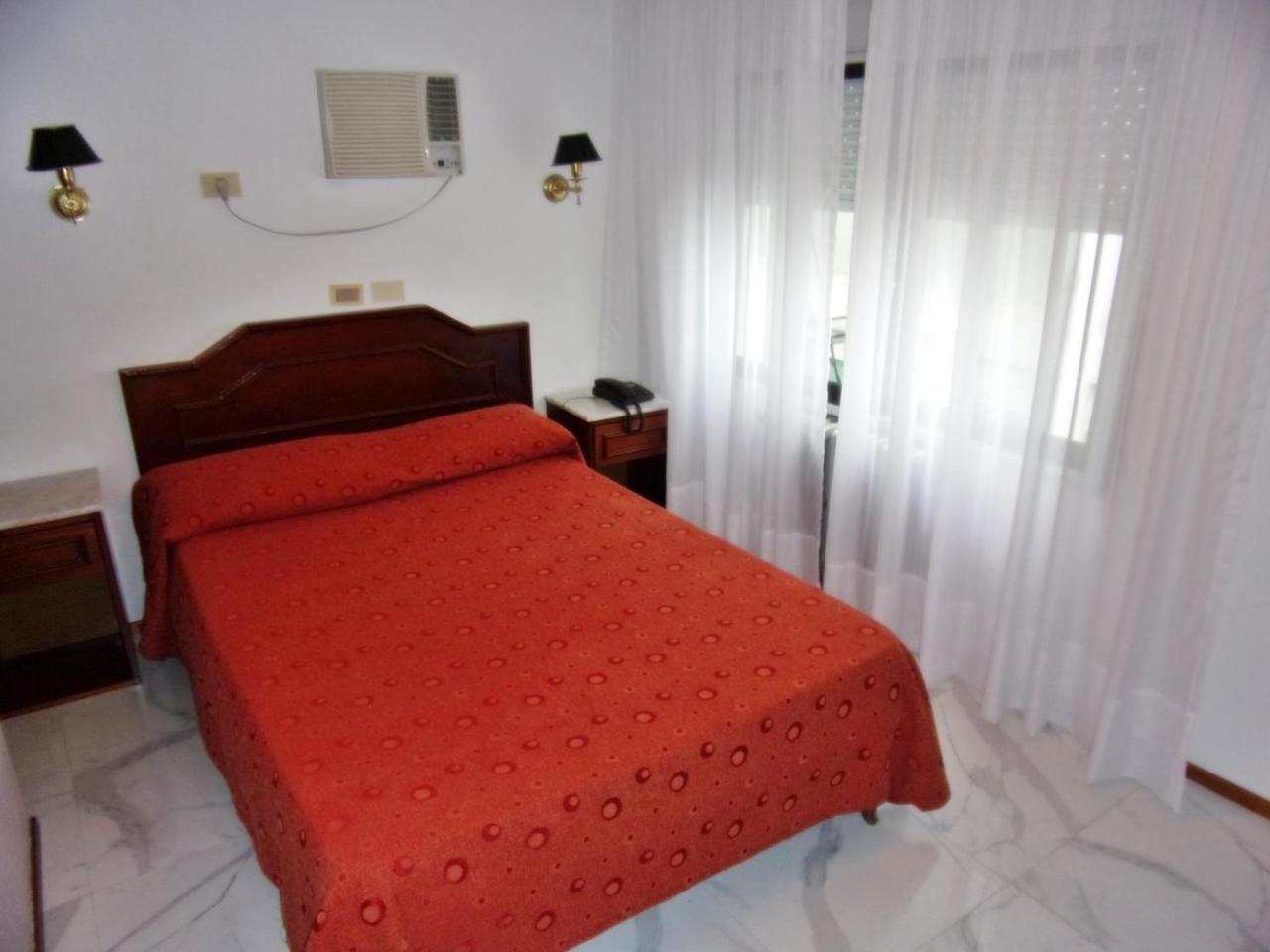 Hotel Tres Sargentos Buenos Aires Bagian luar foto
