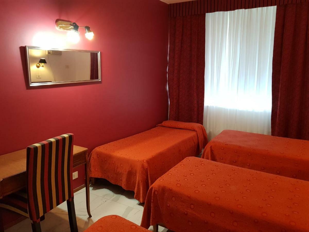 Hotel Tres Sargentos Buenos Aires Bagian luar foto